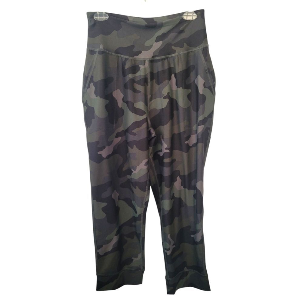 Old Navy Active Powersoft Jogger Crop in Olive Camo Size Large
